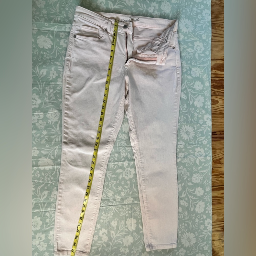 Universal Thread Pale Pink Jeans size 12/31R
EUC - Picture 8 of 15
